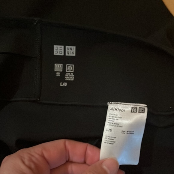 Uniqlo black biker shorts - Picture 2 of 2